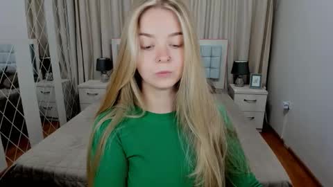 SirenaBloom online show from 09.30.25