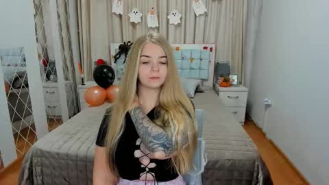 SirenaBloom online show from 10.26.25