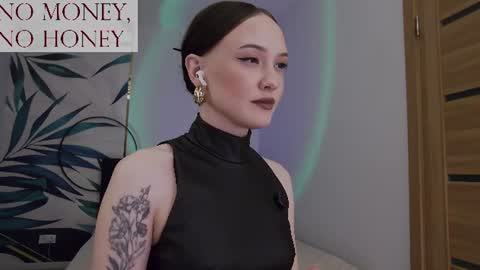 Snapshot of sirenaswhisper chatting on 07.22.26 Goddess Sirena online show from 07.22.26