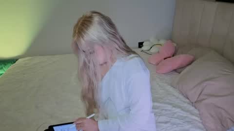 Snapshot of sirenveya chatting on 06.29.26 sirenveya online show from 06.29.26