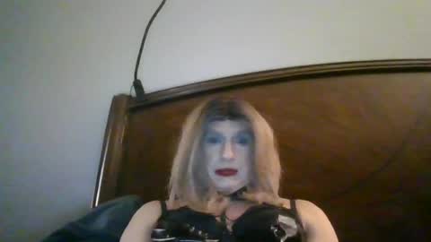 wants to suck cock online show from 07.08.26
