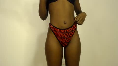 Snapshot of sizzly_ass chatting on 06.14.26 sizzly_ass online show from 06.14.26
