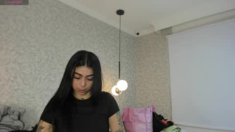 Snapshot of skailyn_angels chatting on 10.30.25 SKAILYN ANGELS online show from 10.30.25