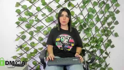 Snapshot of skarlet04 chatting on 09.14.25 Skarlet online show from 09.14.25