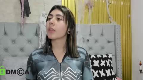 Snapshot of skarlet04 chatting on 10.10.25 Skarlet online show from 10.10.25