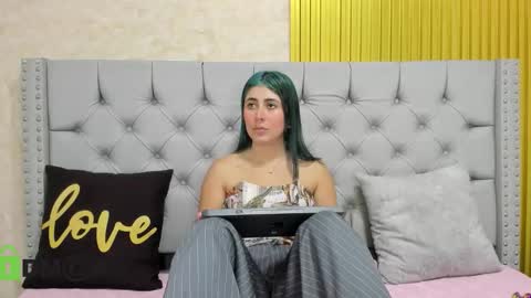 Snapshot of skarlet04 chatting on 11.26.25 Skarlet online show from 11.26.25