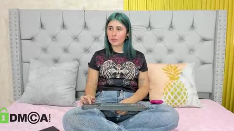 Snapshot of skarlet04 chatting on 11.28.25 Skarlet online show from 11.28.25