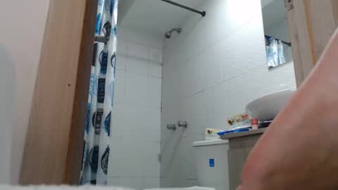 Snapshot of skarlet_adams chatting on 12.10.24 Alice online show from 12.10.24