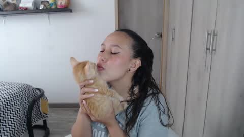 Snapshot of skarlet_adams chatting on 01.07.25 Alice online show from 01.07.25