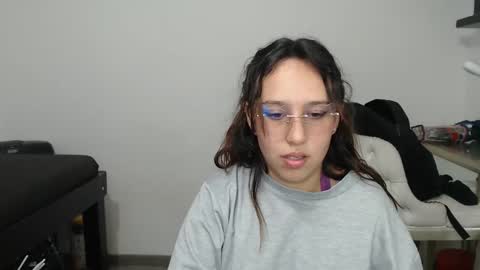 Snapshot of skarlet_adams chatting on 02.06.25 Alice online show from 02.06.25