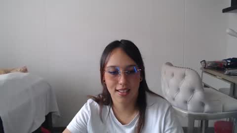 Snapshot of skarlet_adams chatting on 02.10.25 Alice online show from 02.10.25