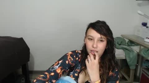 Snapshot of skarlet_adams chatting on 02.14.25 Alice online show from 02.14.25