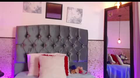 Snapshot of skarleth_xxxx chatting on 01.02.25 Elizabeth online show from 01.02.25