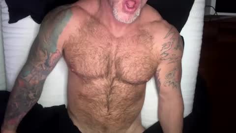 Snapshot of skimaskedbeef chatting on 01.10.25 BEEF online show from 01.10.25