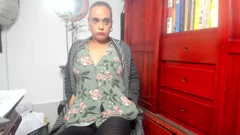 TINNA online show from 10.21.25