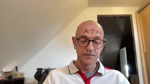 Snapshot of skinbastard chatting on 04.12.26 Skinbastard online show from 04.12.26