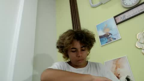 Snapshot of skinny18sexy chatting on 05.18.26 skinny online show from 05.18.26