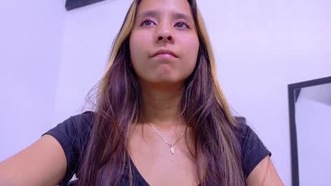 Snapshot of skinny_hottie18 chatting on 01.10.25 skinny_hottie18 online show from 01.10.25