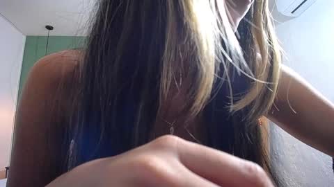 Snapshot of skinny_hottie18 chatting on 01.19.25 skinny_hottie18 online show from 01.19.25