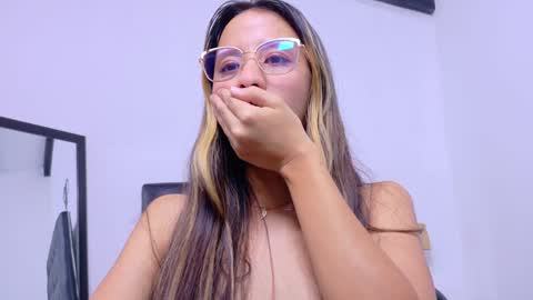 Snapshot of skinny_hottie18 chatting on 01.25.25 skinny_hottie18 online show from 01.25.25