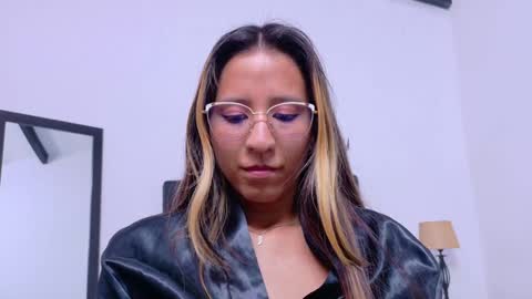 Snapshot of skinny_hottie18 chatting on 02.05.25 skinny_hottie18 online show from 02.05.25