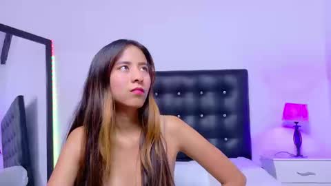 Snapshot of skinny_hottie18 chatting on 09.09.25 skinny_hottie18 online show from 09.09.25