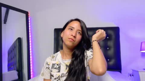 Snapshot of skinny_hottie18 chatting on 09.30.25 skinny_hottie18 online show from 09.30.25