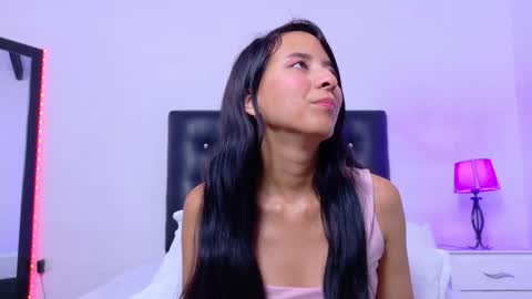 Snapshot of skinny_hottie18 chatting on 10.16.25 skinny_hottie18 online show from 10.16.25