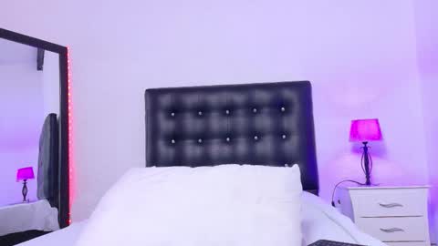 Snapshot of skinny_hottie18 chatting on 10.31.25 skinny_hottie18 online show from 10.31.25