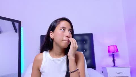 Snapshot of skinny_hottie18 chatting on 11.11.25 skinny_hottie18 online show from 11.11.25