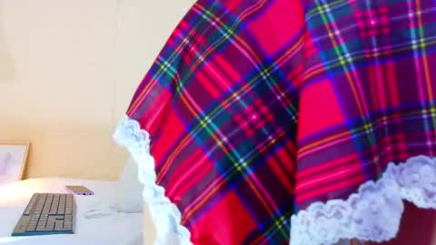 skinny_hottie18 online show from 03.18.26