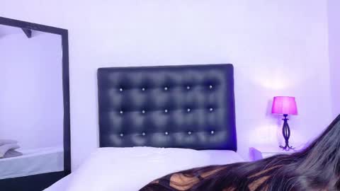 skinny_hottie18 online show from 04.15.26