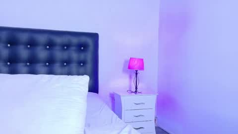 skinny_hottie18 online show from 05.13.26