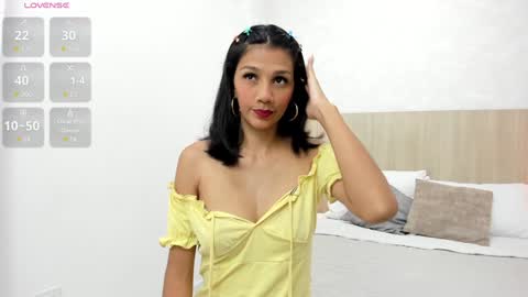 Snapshot of skinny_lilly chatting on 12.05.24 lilly online show from 12.05.24