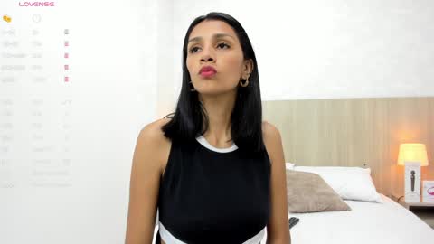 Snapshot of skinny_lilly chatting on 12.11.24 lilly online show from 12.11.24