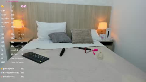 Snapshot of skinny_lilly chatting on 12.15.24 lilly online show from 12.15.24