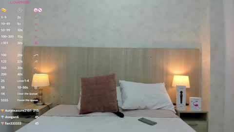 Snapshot of skinny_lilly chatting on 01.13.25 lilly online show from 01.13.25