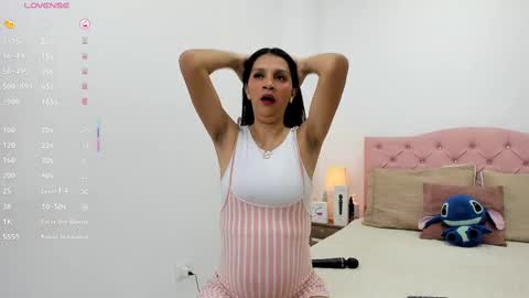 Snapshot of skinny_lilly chatting on 10.03.25 lilly online show from 10.03.25