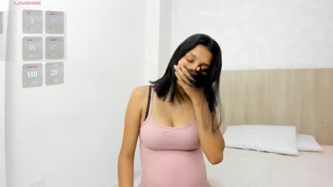 Snapshot of skinny_lilly chatting on 11.13.25 lilly online show from 11.13.25