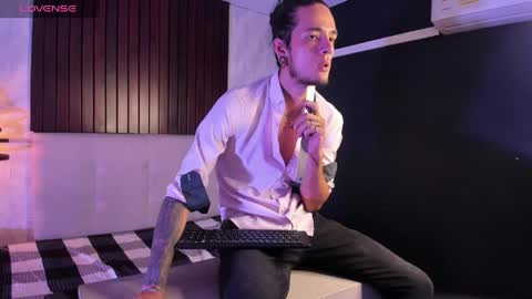 Snapshot of skinny_mac_ chatting on 04.16.26 Mac online show from 04.16.26