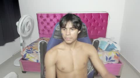 Snapshot of skinny_sam23 chatting on 06.18.26 sam online show from 06.18.26