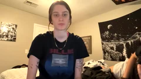 Snapshot of skinnyangel21 chatting on 03.04.26 skinnyangel21 online show from 03.04.26