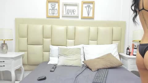 Snapshot of skinnygirl_28 chatting on 10.11.25 SkinnyGirl online show from 10.11.25