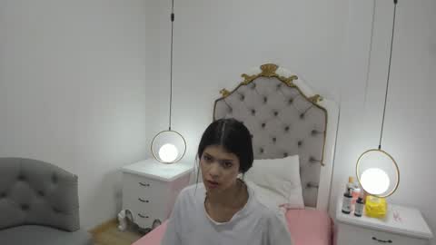 SkinnyGirl online show from 02.02.26