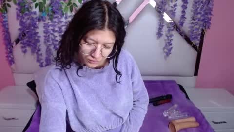 Snapshot of skinnyhorny_ chatting on 12.21.24 SKINNYHORNY online show from 12.21.24