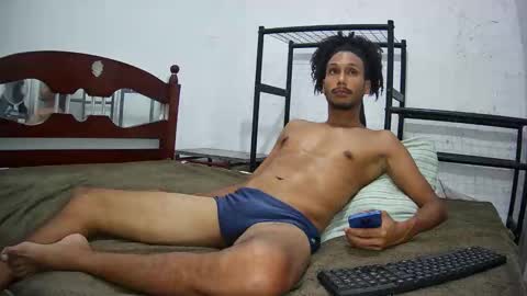 Snapshot of skinnylatinman chatting on 10.03.25 Skinny Latin Man online show from 10.03.25