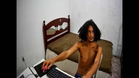 Snapshot of skinnylatinman chatting on 12.03.25 Skinny Latin Man online show from 12.03.25