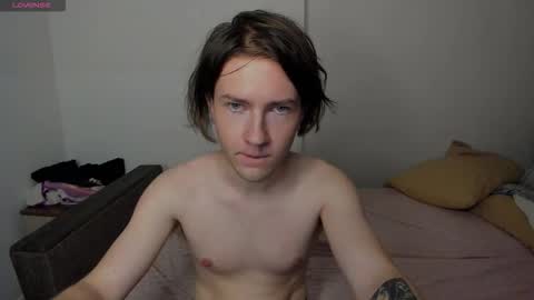 Snapshot of skip_london chatting on 11.24.25 Andrew online show from 11.24.25