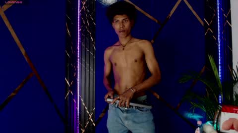 Snapshot of sky_walkerss chatting on 03.29.26 sky_walkerss online show from 03.29.26