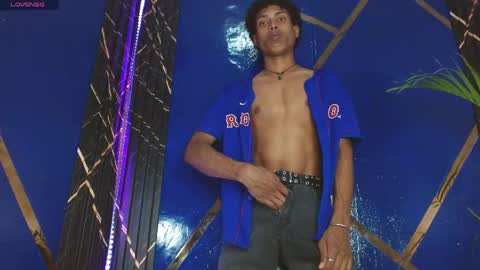 Snapshot of sky_walkerss chatting on 04.13.26 sky_walkerss online show from 04.13.26